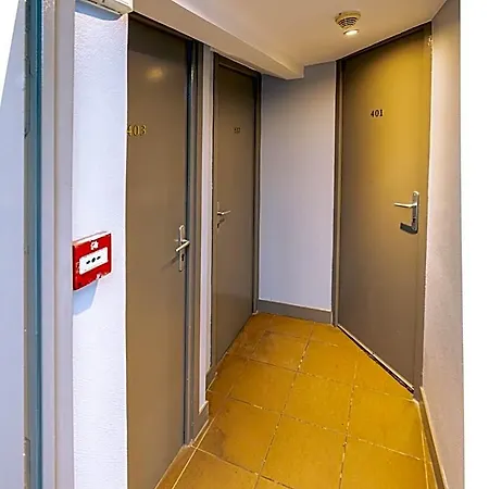 Aix Europe מלון 2*