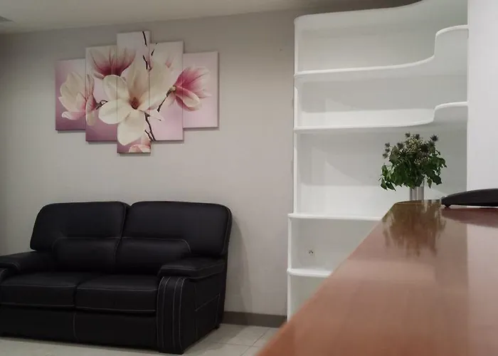 Aix Europe Отель