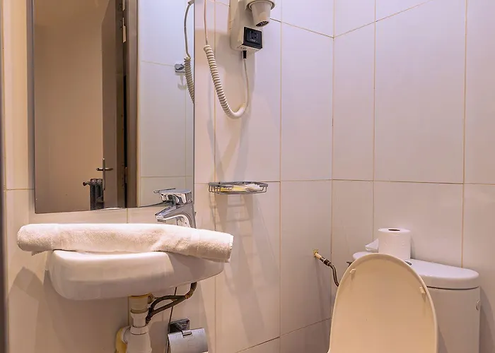 Aix Europe Отель